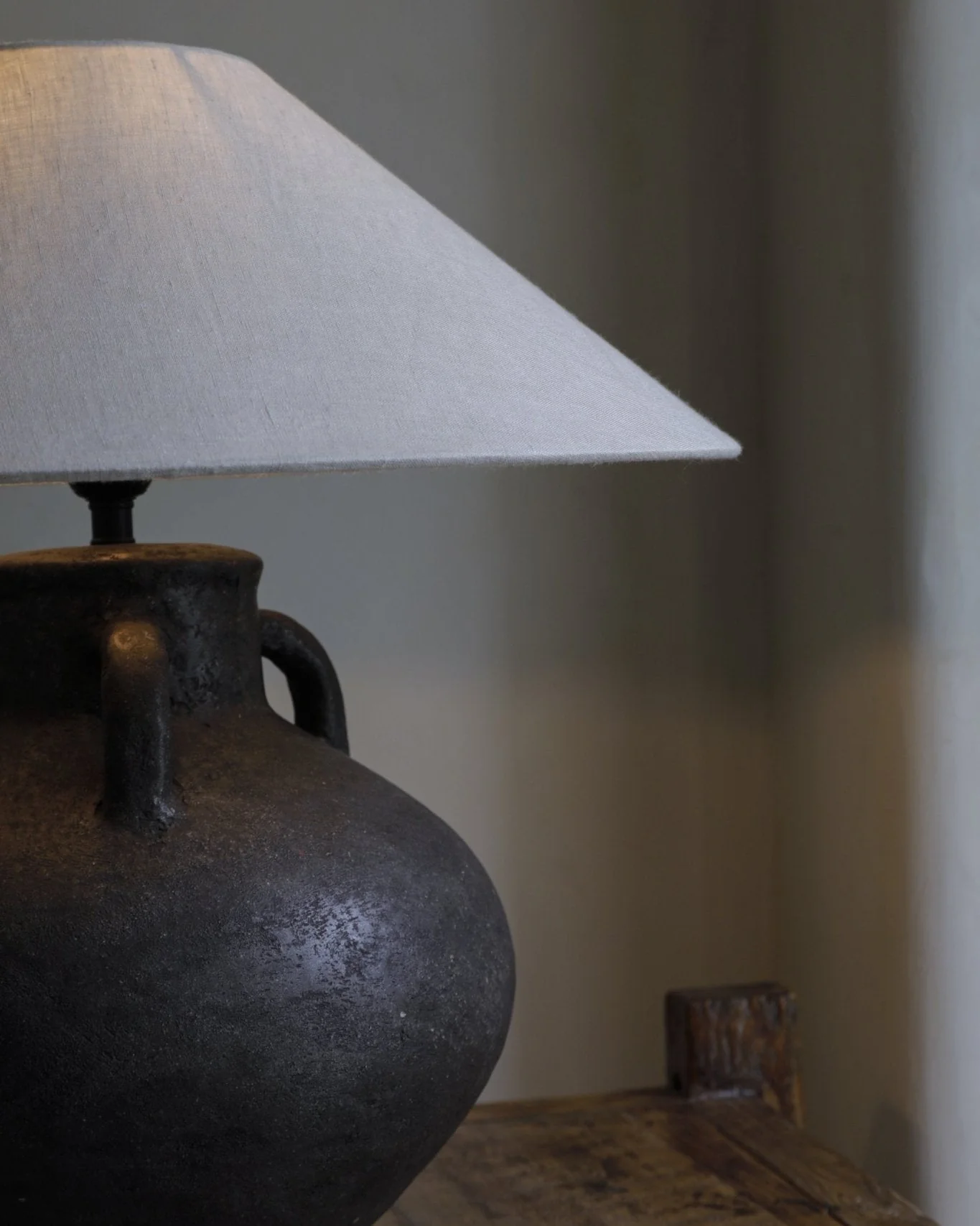 Ear Ceramic Lamp - Image 5