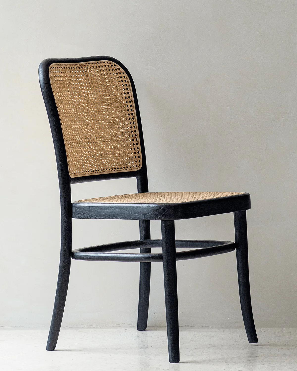 NO.811 Chair - Image 5