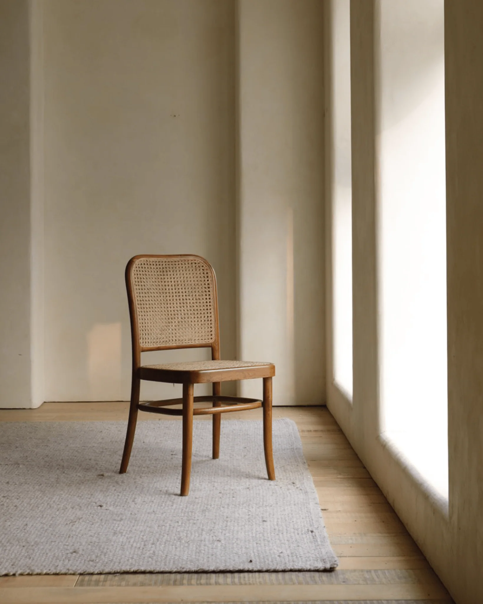 NO.811 Chair - Image 8