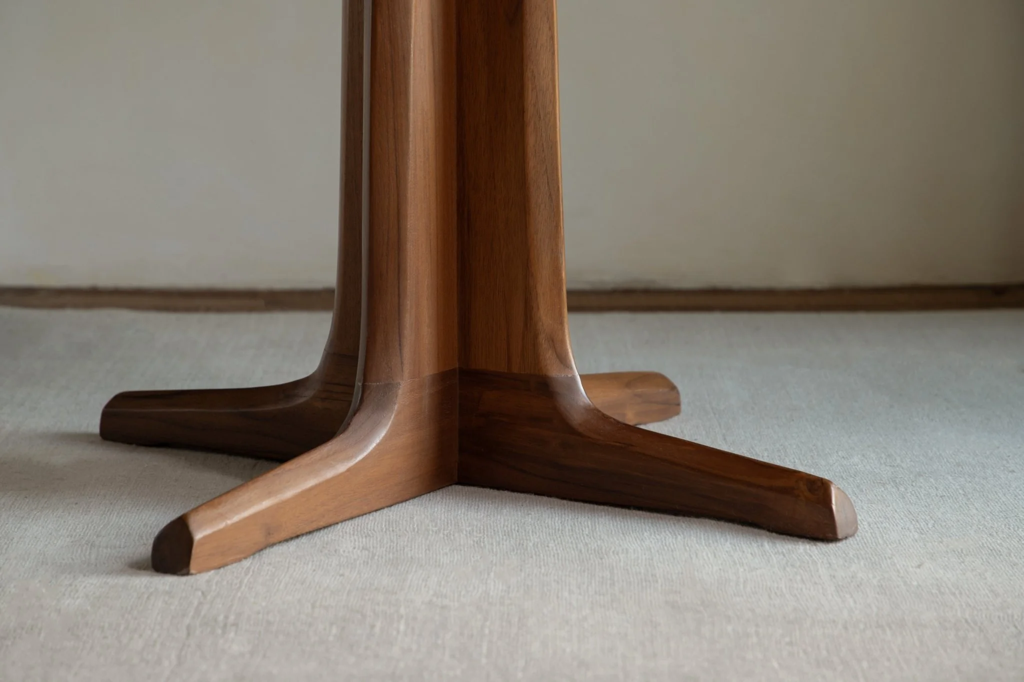 X Table - Image 15