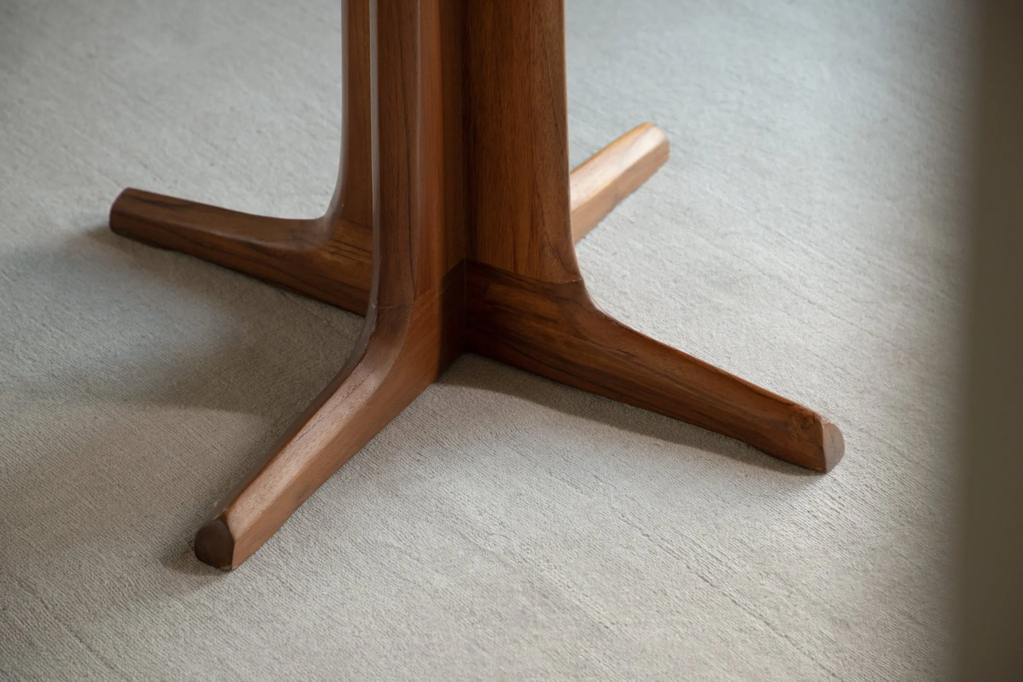 X Table - Image 16